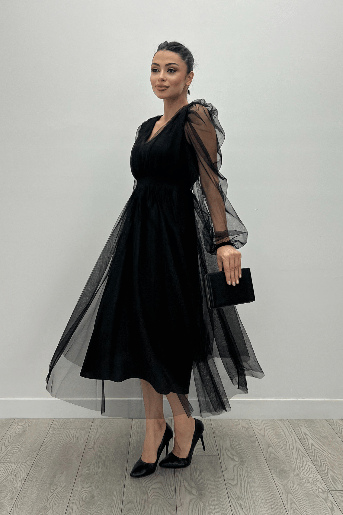 Tül Kumaş V Yaka Midi Detaylı Elbise - SİYAH