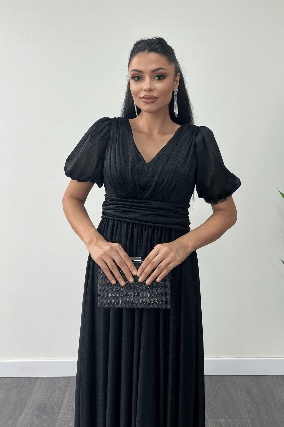 Tül Simli Kumaş Büzgü Detaylı Midi Elbise - SİYAH