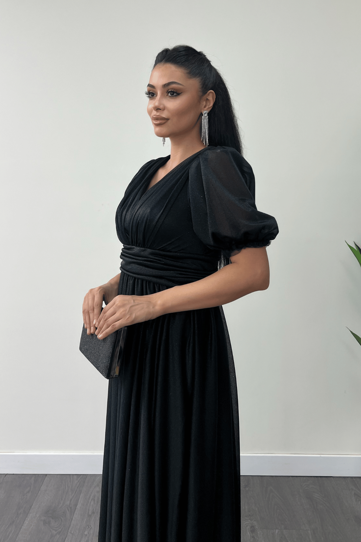 Tül Simli Kumaş Büzgü Detaylı Midi Elbise - SİYAH