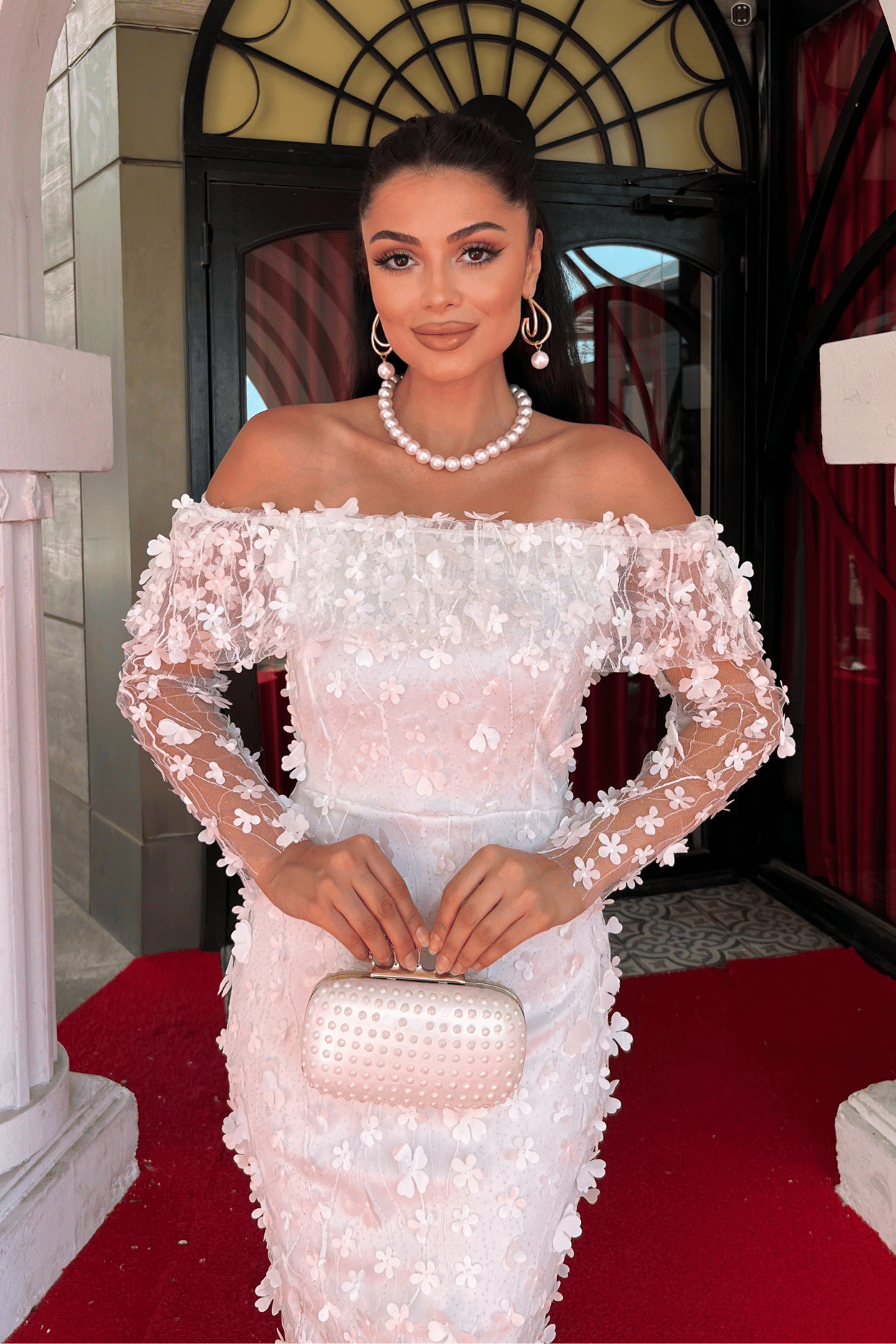 Üç Boyut Çiçekli Kumaş Kayık Yaka Kalem Elbise - BEYAZ