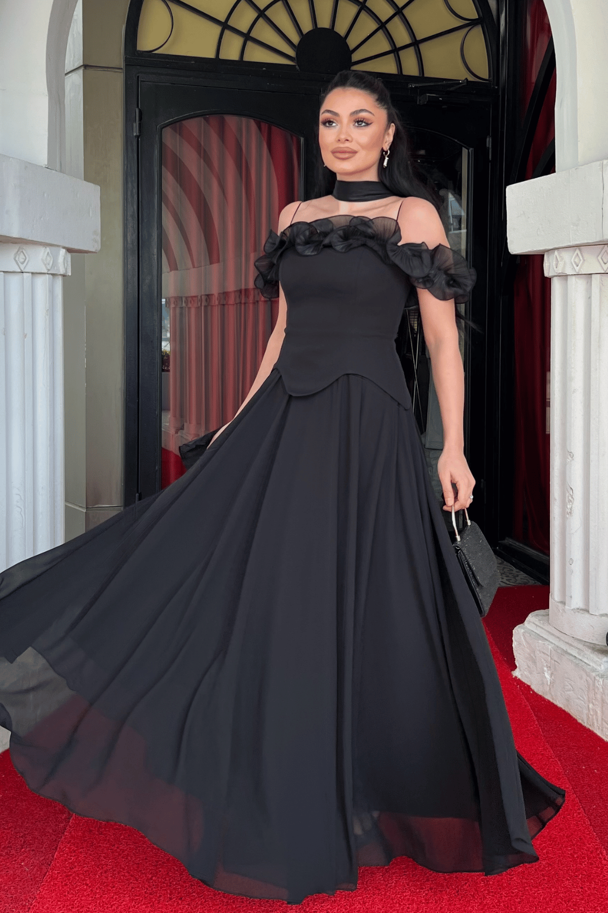 Üst Atlas Kumaş Alt Şifon Şal Detaylı Elbise - SİYAH