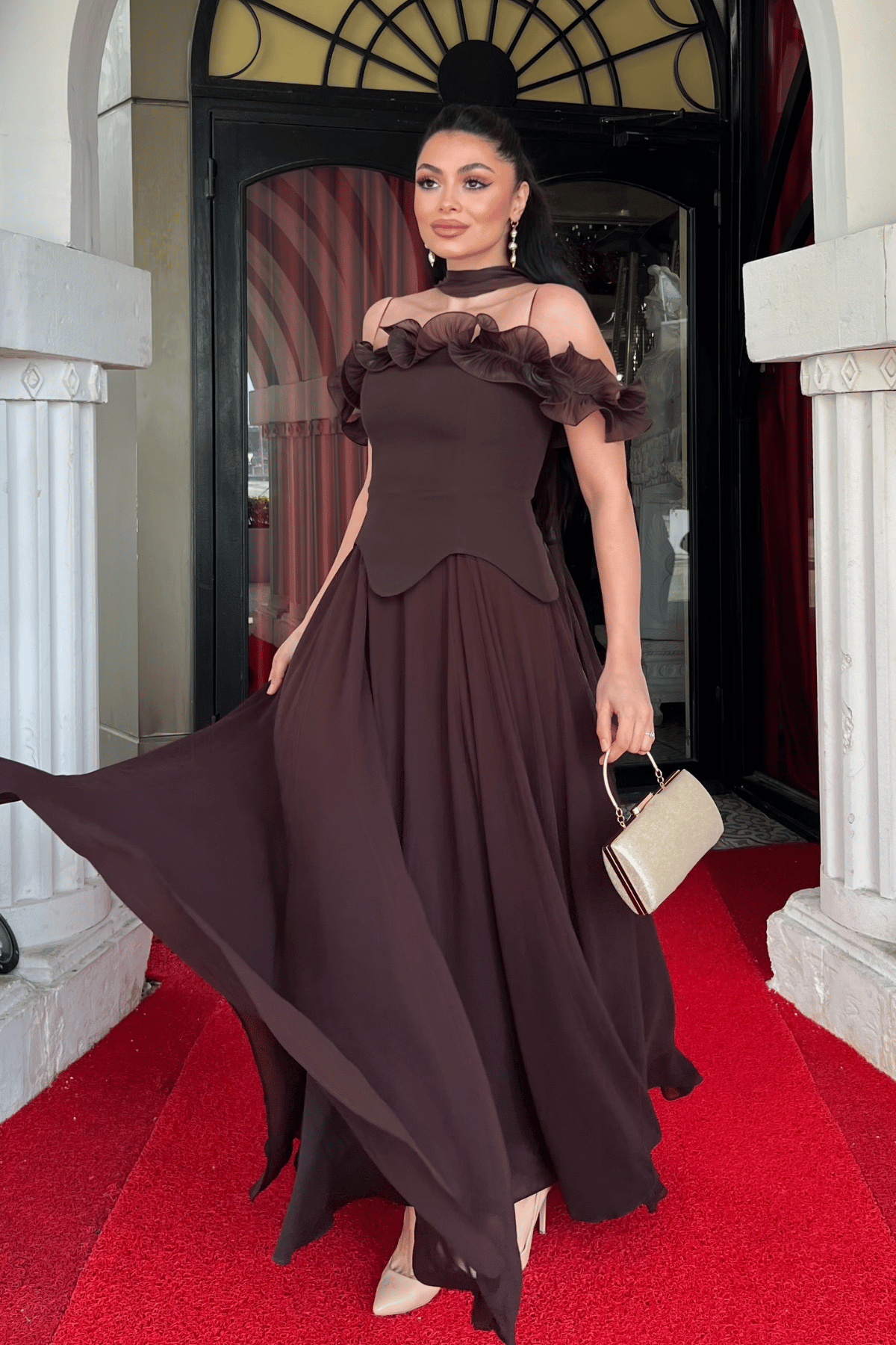 Üst Atlas Kumaş Alt Şifon Şal Detaylı Elbise - KAHVERENGİ