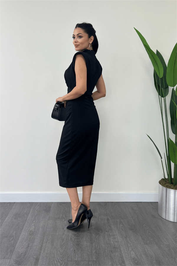 Atlas Kumaş Büzgü ve Bronş Detaylı Kalem Elbise - SİYAH