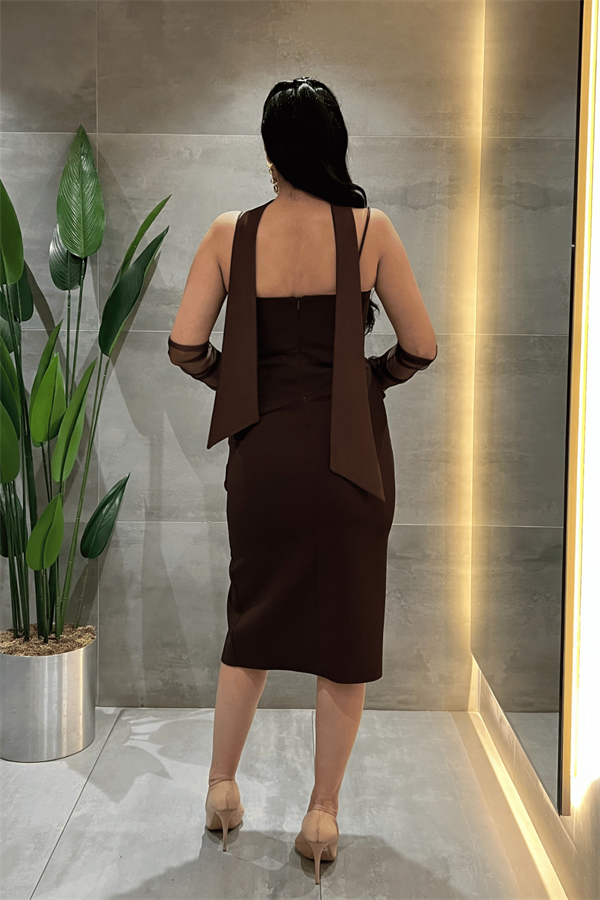 Atlas Kumaş Degaje Yakalı Eldiven Detaylı Kalem Elbise - KAHVERENGİ