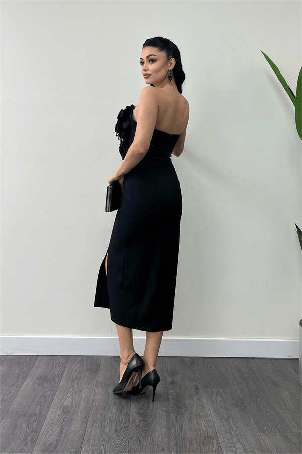 Atlas Kumaş Gül Detaylı Straplez Kalem Elbise - SİYAH