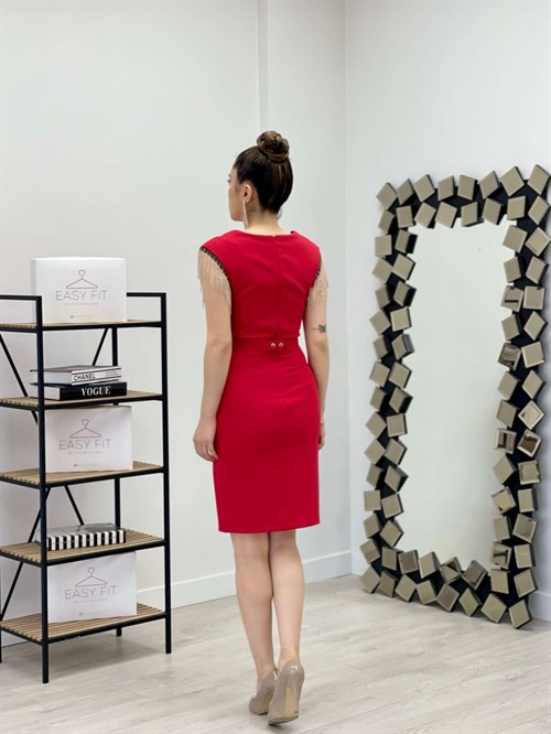 فستان بياقة مربعة مكشكش بأحجار الكتف  قماش أطلس - أحمر