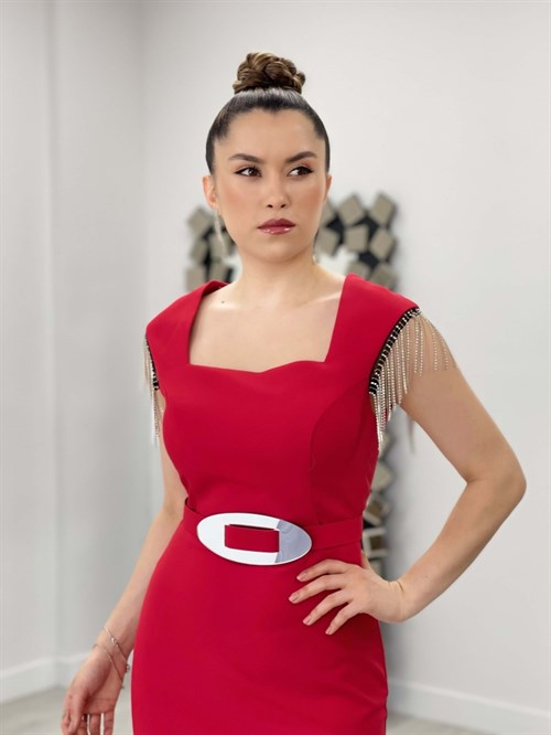 فستان بياقة مربعة مكشكش بأحجار الكتف  قماش أطلس - أحمر