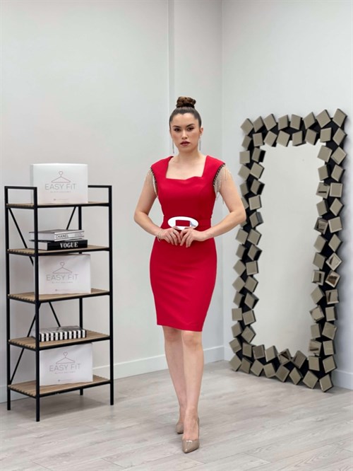 فستان بياقة مربعة مكشكش بأحجار الكتف  قماش أطلس - أحمر