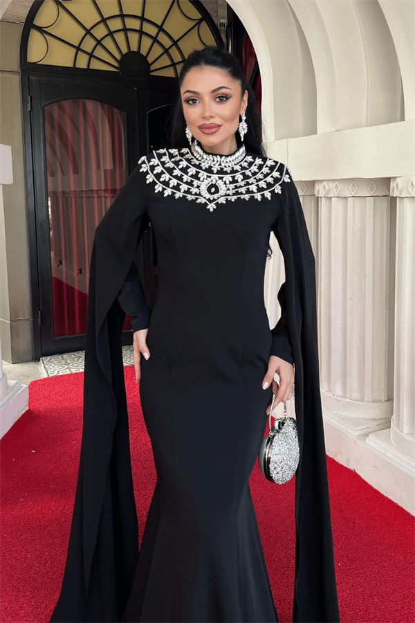 Atlas Kumaş Taşlı Pelerin Detaylı Balık Elbise - SİYAH