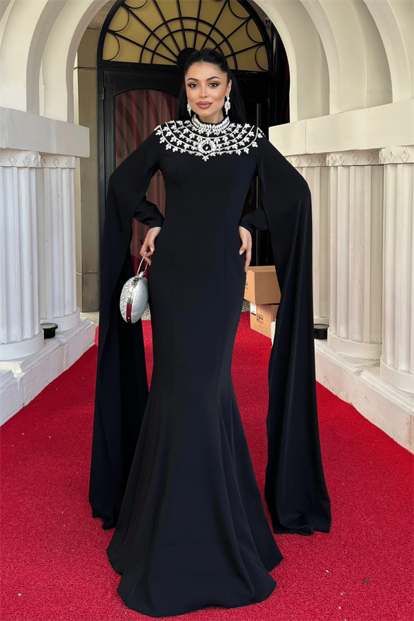 Atlas Kumaş Taşlı Pelerin Detaylı Balık Elbise - SİYAH