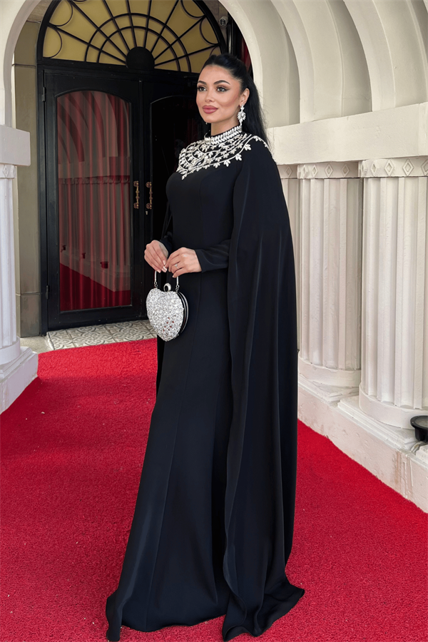 Atlas Kumaş Taşlı Pelerin Detaylı Balık Elbise - SİYAH