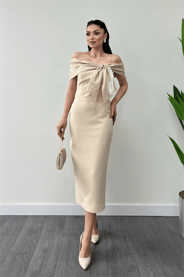 Atlas Kumaş Yakası Kurdale Detaylı Kalem Elbise - KREM