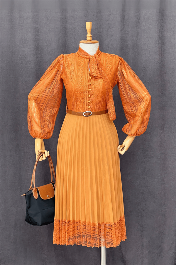 Dantel Kumaş Plise Detaylı Midi Elbise - TURUNCU