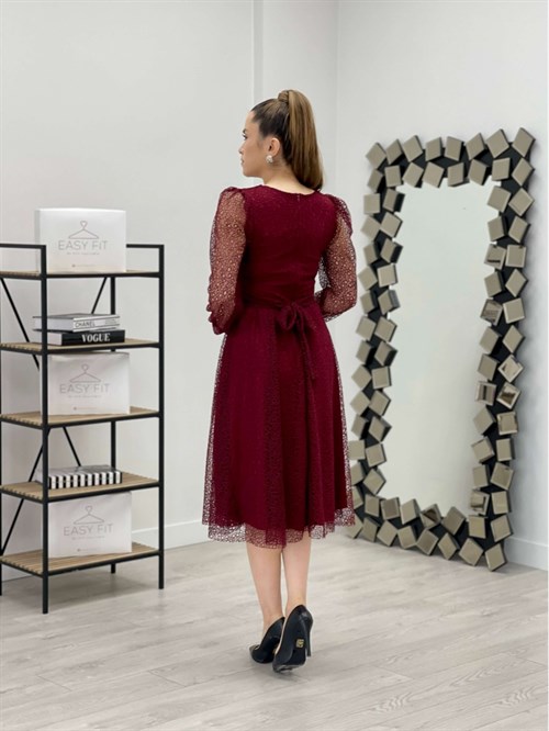 فستان متوسط الطول برقبة على شكل V من قماش الدانتيل - بورجوندي