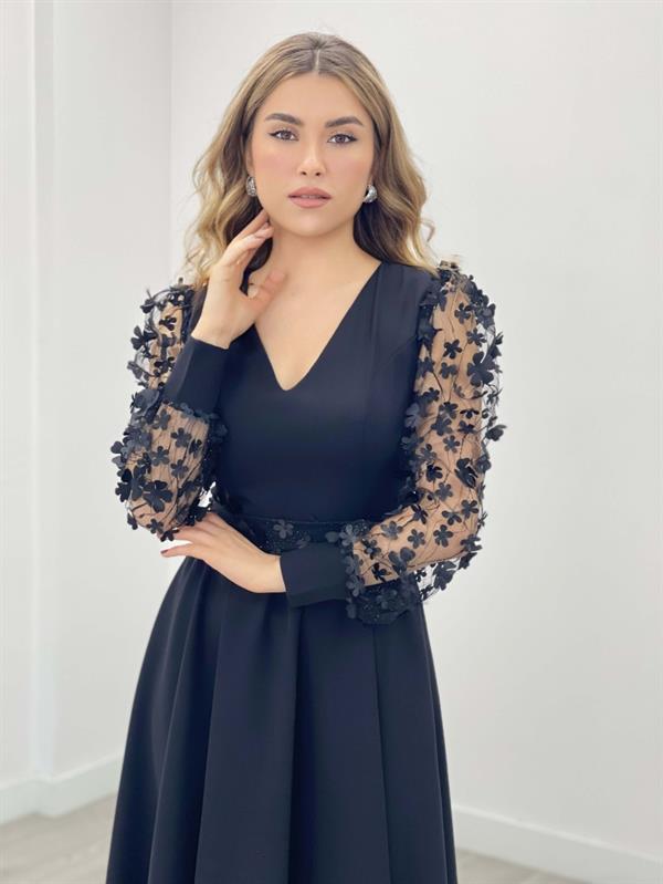 Double Kumaş Kolları 3 Boyutlu Çiçekli Elbise - Siyah