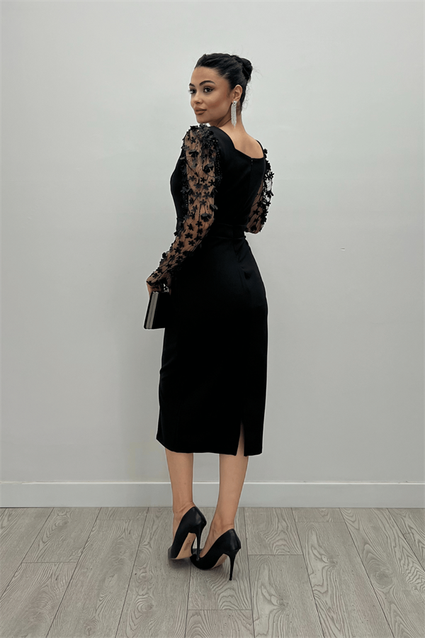 فستان قلم بنقشة الزهور  باكمام ثلاثية الابعاد  من قماش الكريب - الأسود