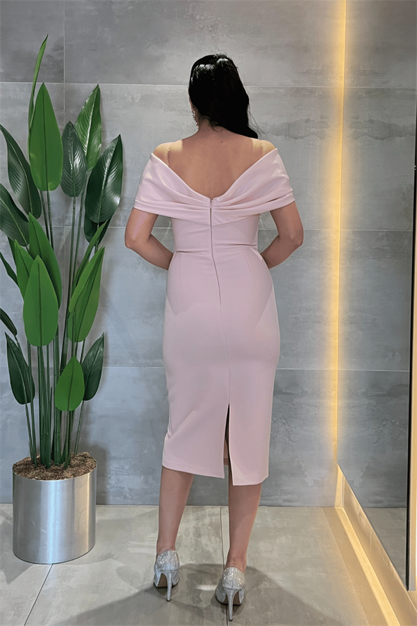 Double Kumaş Taş Detaylı Kayık Yaka Kalem Elbise - PUDRA