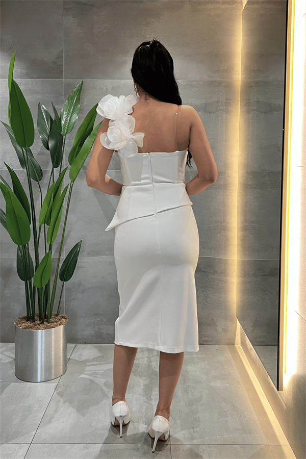 Double Kumaş Tek Kol Gül Detaylı Kalem Elbise - BEYAZ
