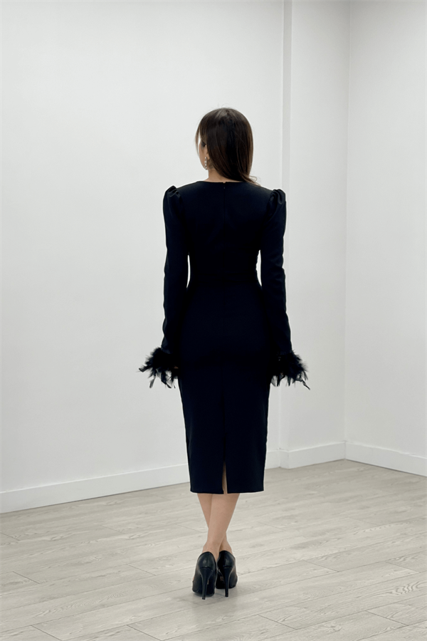 Double Kumaş V Yaka Kolları Tüy Detaylı Kalem Abiye Elbise - SİYAH