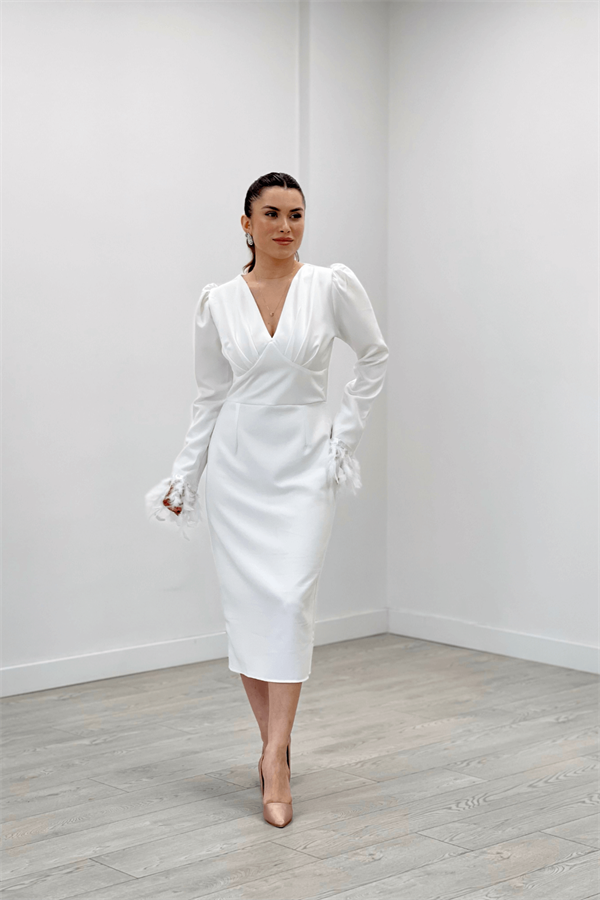 Double Kumaş V Yaka Kolları Tüy Detaylı Kalem Abiye Elbise - BEYAZ