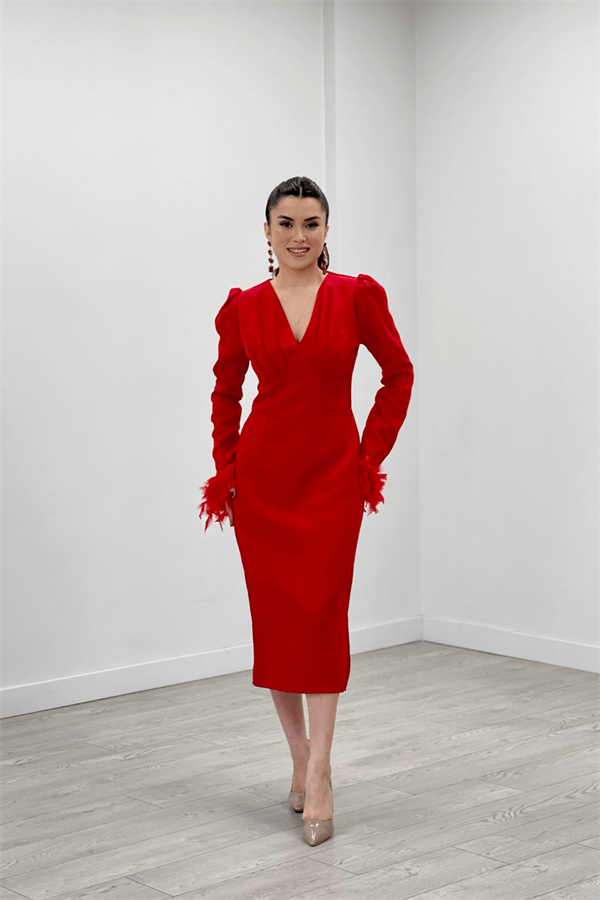 Double Kumaş V Yaka Kolları Tüy Detaylı Kalem Abiye Elbise - KIRMIZI