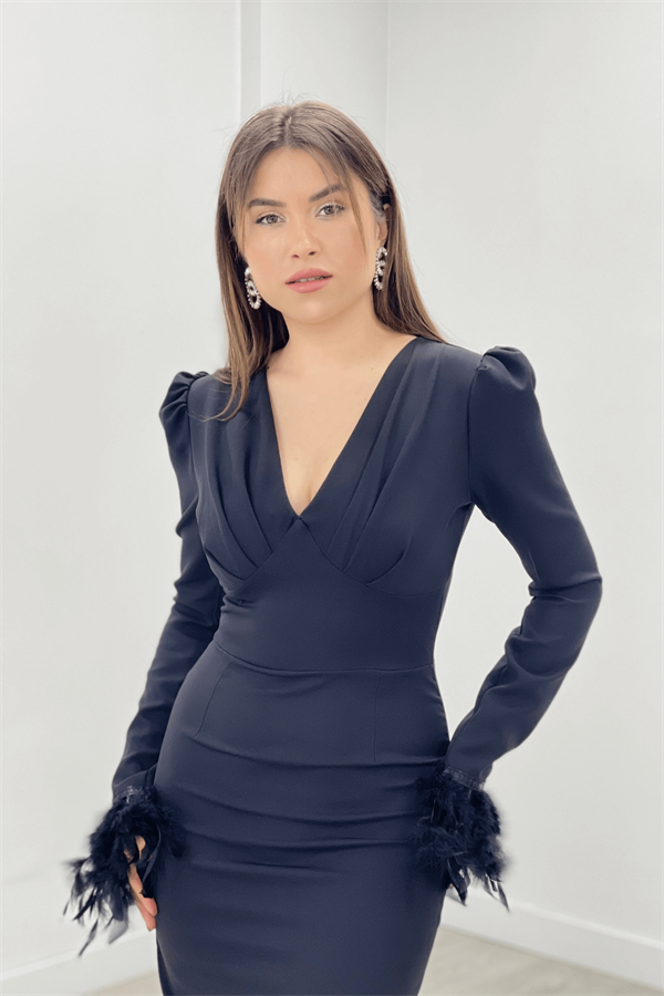 Double Kumaş V Yaka Kolları Tüy Detaylı Kalem Abiye Elbise - SİYAH