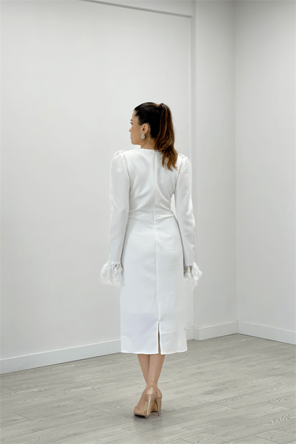 Double Kumaş V Yaka Kolları Tüy Detaylı Kalem Abiye Elbise - BEYAZ