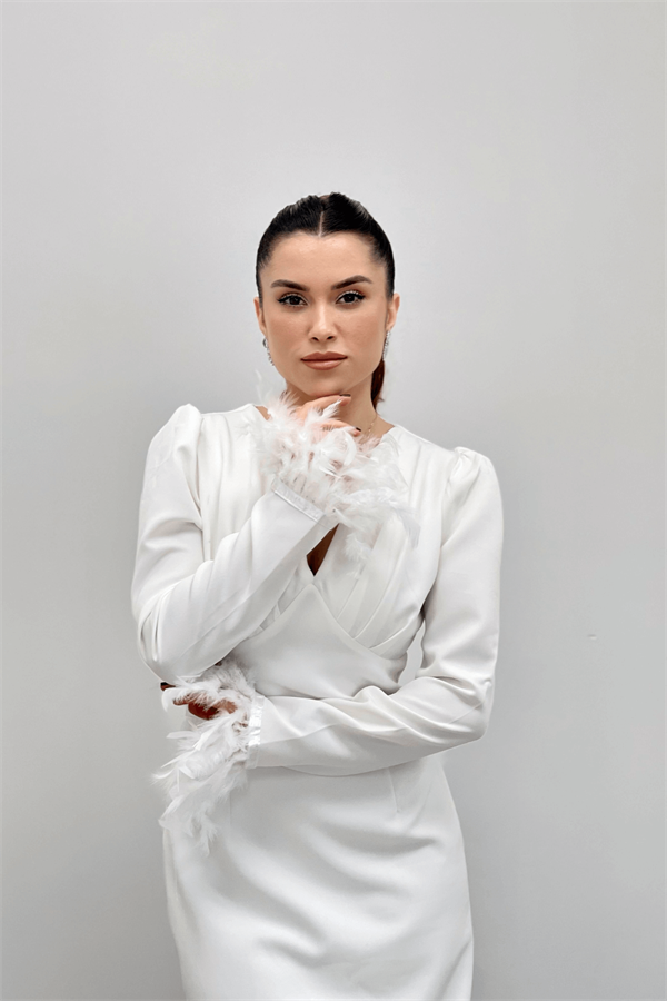 Double Kumaş V Yaka Kolları Tüy Detaylı Kalem Abiye Elbise - BEYAZ