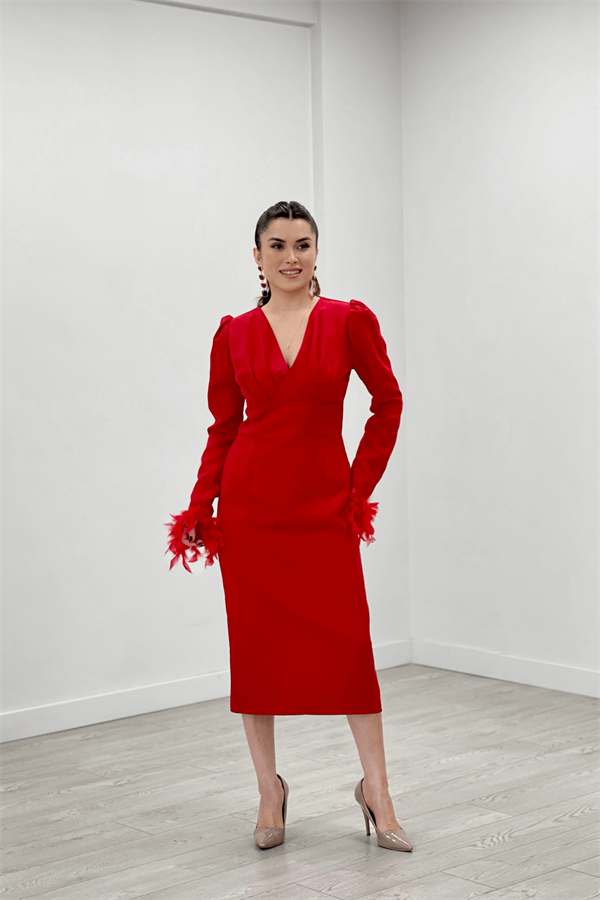 Double Kumaş V Yaka Kolları Tüy Detaylı Kalem Abiye Elbise - KIRMIZI