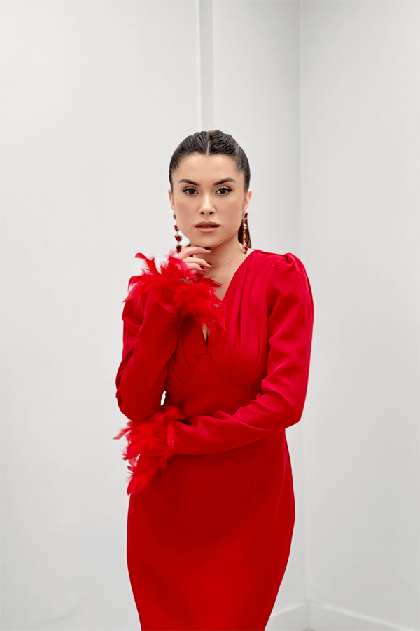 Double Kumaş V Yaka Kolları Tüy Detaylı Kalem Abiye Elbise - KIRMIZI