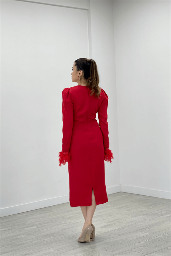 Double Kumaş V Yaka Kolları Tüy Detaylı Kalem Abiye Elbise - KIRMIZI