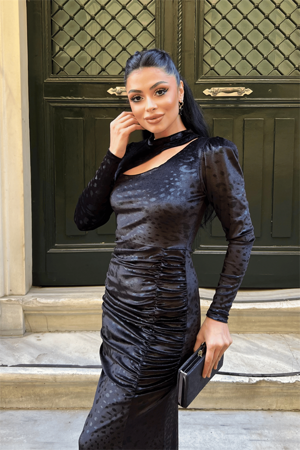 Kadife Kumaş Büzgü Detaylı Elbise - SİYAH