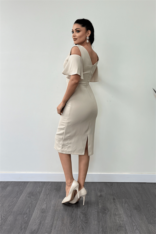 Krep Kumaş Büzgü Detaylı Kalem Elbise - BEJ