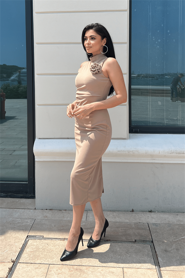 Krep Kumaş Büzgü Detaylı Sıfır Kol Kalem Elbise - Camel