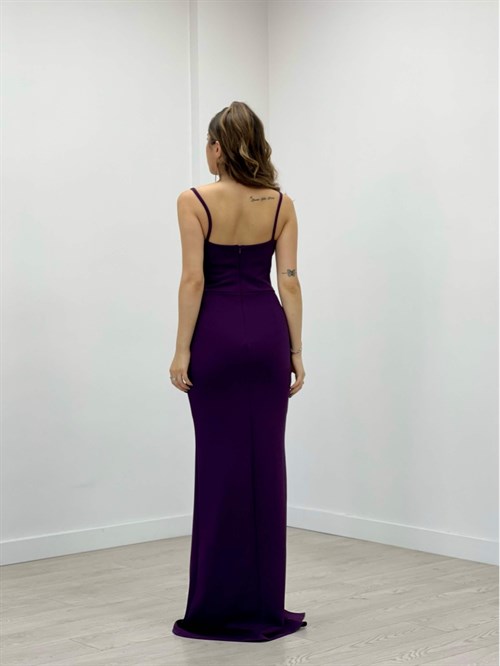 الباذنجان الأرجواني - فستان بياقة قماش كريب - أسود