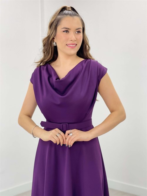 فستان بياقة من قماش الكريب