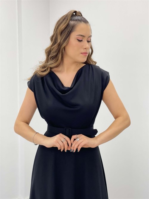 أسود - فستان بياقة من قماش الكريب