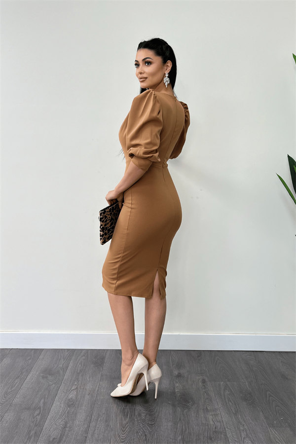 فستان قلم بياقة ديغاجي قماش الكريب بأكمام - البني