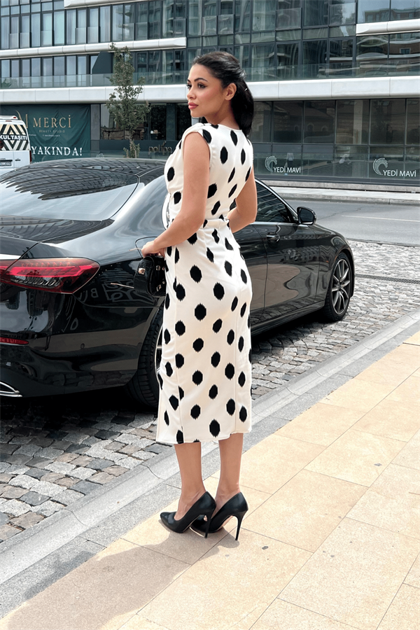 Krep Kumaş Düğme Detaylı Kalem Elbise - KREM