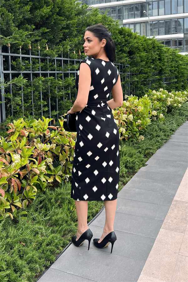 Krep Kumaş Düğme Detaylı Kalem Elbise - SİYAH