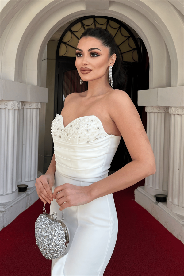 Krep Kumaş İncili Volan Detaylı Straplez Balık Elbise - BEYAZ