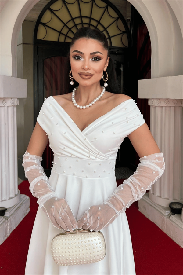 Krep Kumaş Kayık Yaka İnci Detaylı Abiye Elbise - BEYAZ