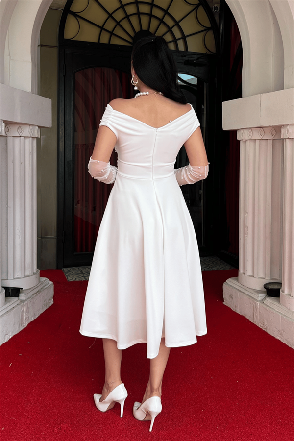 Krep Kumaş Kayık Yaka İnci Detaylı Abiye Elbise - BEYAZ