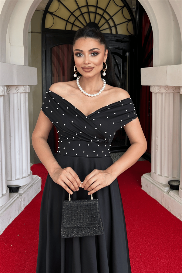 Krep Kumaş Kayık Yaka İnci Detaylı Abiye Elbise - SİYAH