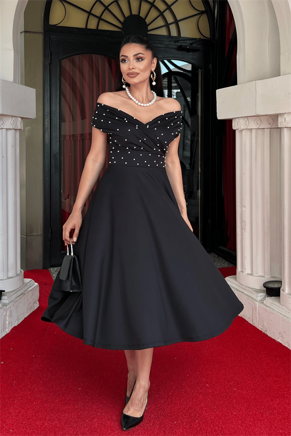 Krep Kumaş Kayık Yaka İnci Detaylı Abiye Elbise - SİYAH