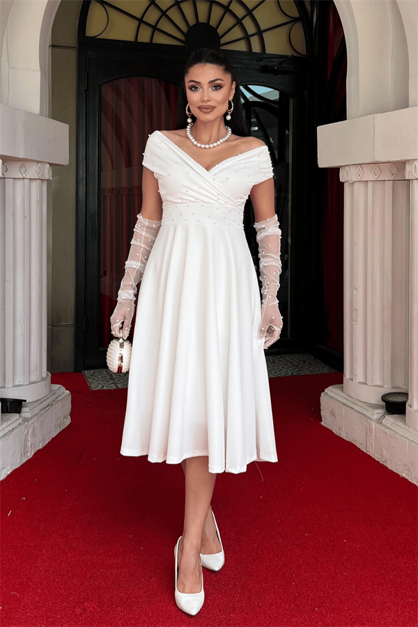 Krep Kumaş Kayık Yaka İnci Detaylı Abiye Elbise - BEYAZ