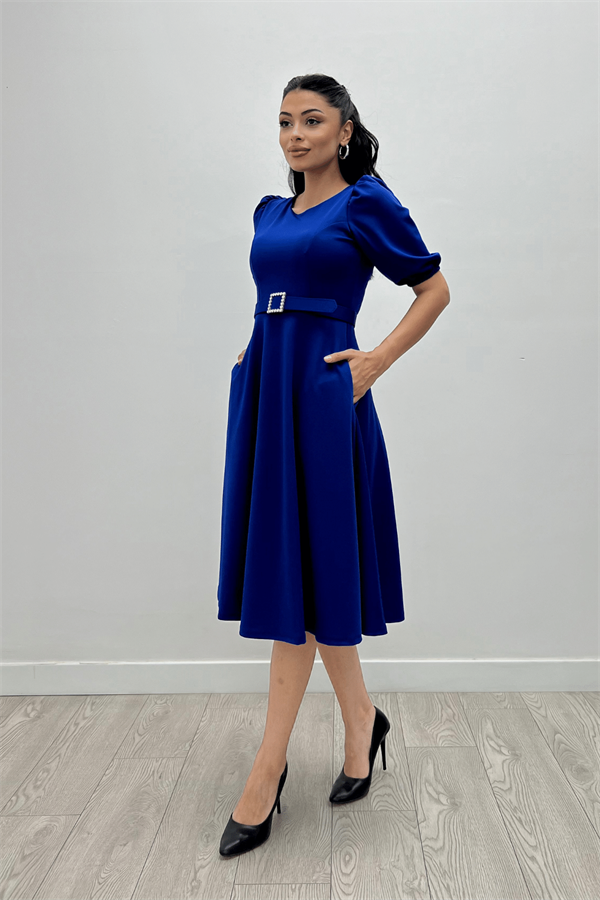 فستان مزين بحزام من قماش الكريب - ساكس بلو