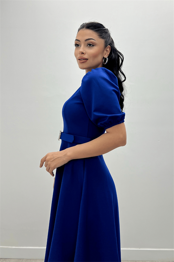 فستان مزين بحزام من قماش الكريب - ساكس بلو