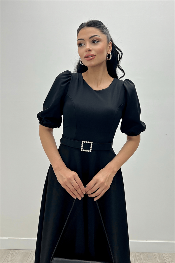 فستان مزين بحزام من قماش الكريب - الأسود