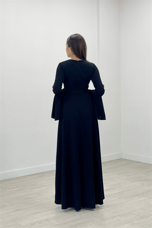 Krep Kumaş Kolları Volan Detaylı Maxiboy Abiye Elbise - SİYAH